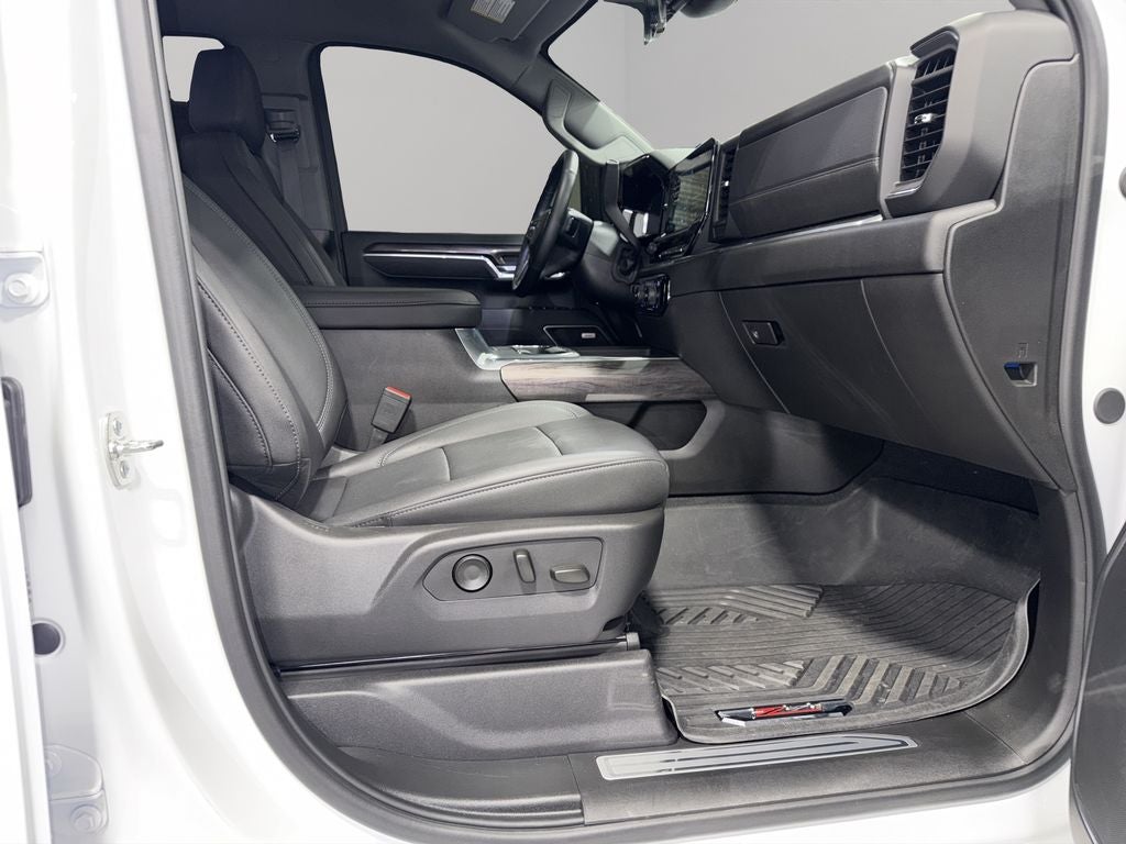 2025 Chevrolet Silverado LTZ