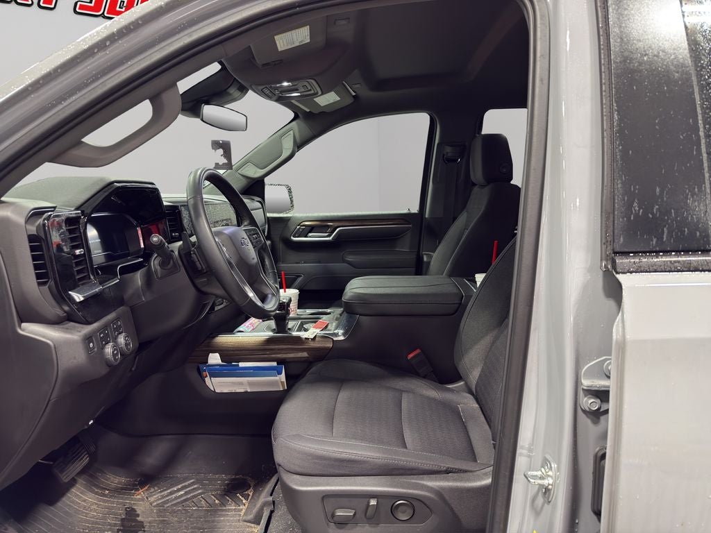 2025 Chevrolet Silverado RST