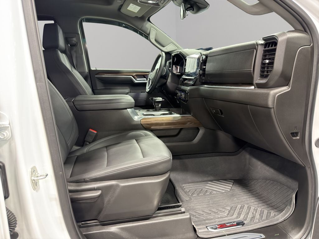 2025 Chevrolet Silverado RST