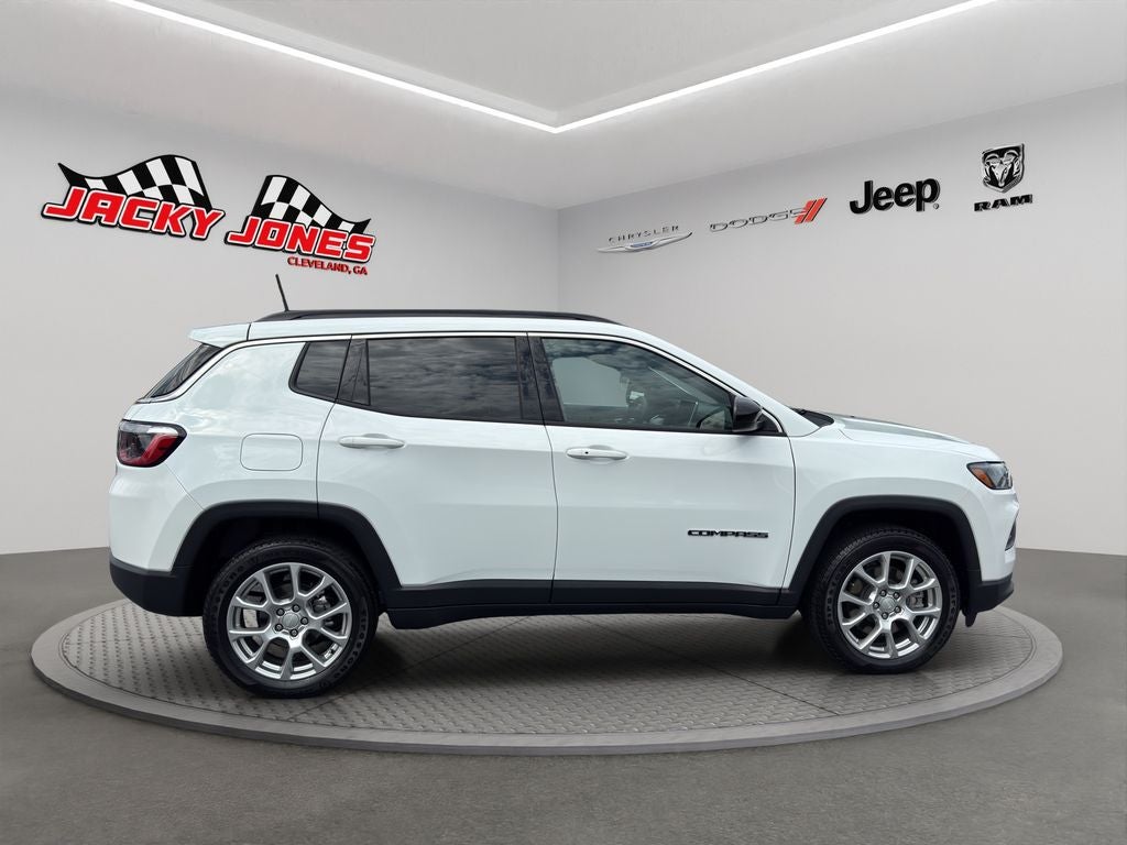 2023 Jeep Compass Latitude Lux