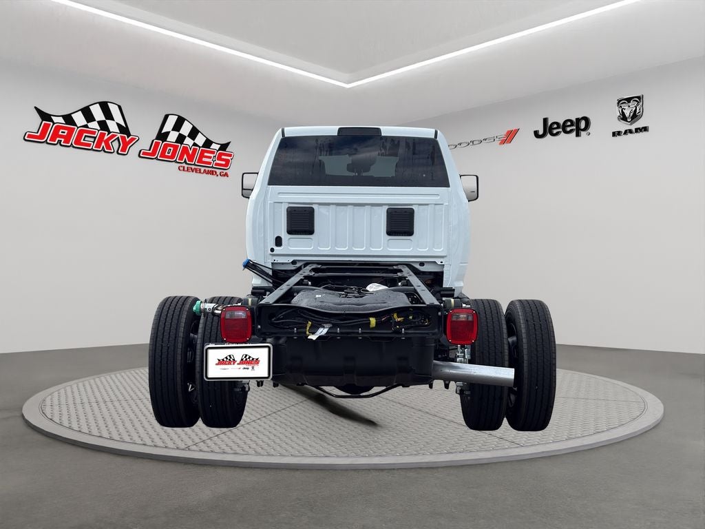2026 RAM 4500 Chassis Tradesman 4x2 Crew Cab 84" CA 197.4" WB