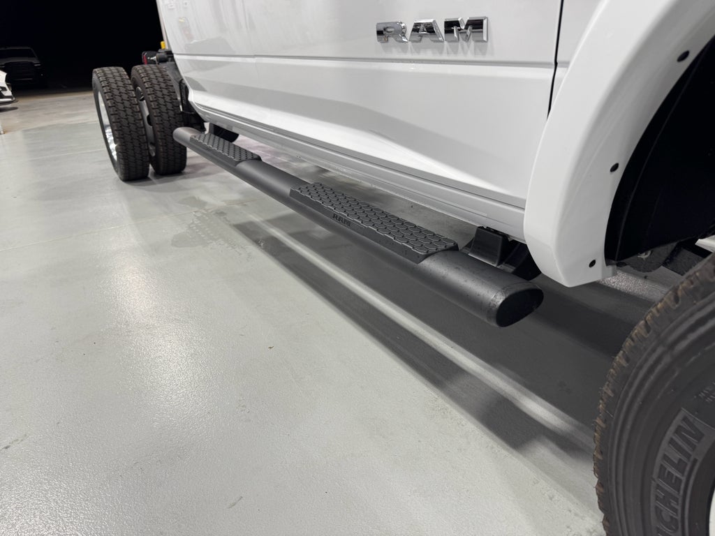 2025 RAM 4500 Chassis Big Horn 4x4 Crew Cab 60" CA 173.4" WB