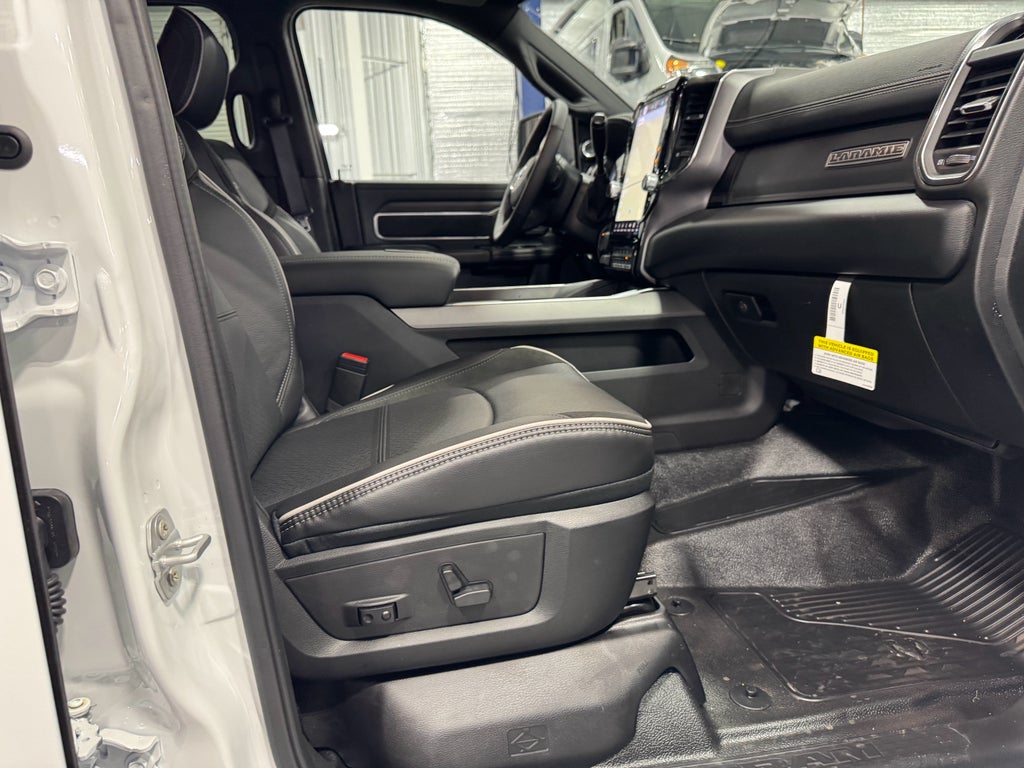 2025 RAM 4500 Chassis Big Horn 4x4 Crew Cab 60" CA 173.4" WB