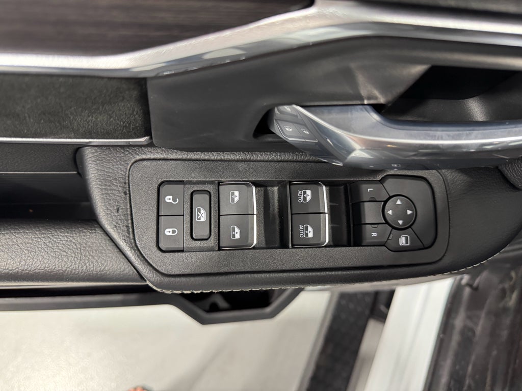 2025 RAM 4500 Chassis Big Horn 4x4 Crew Cab 60" CA 173.4" WB