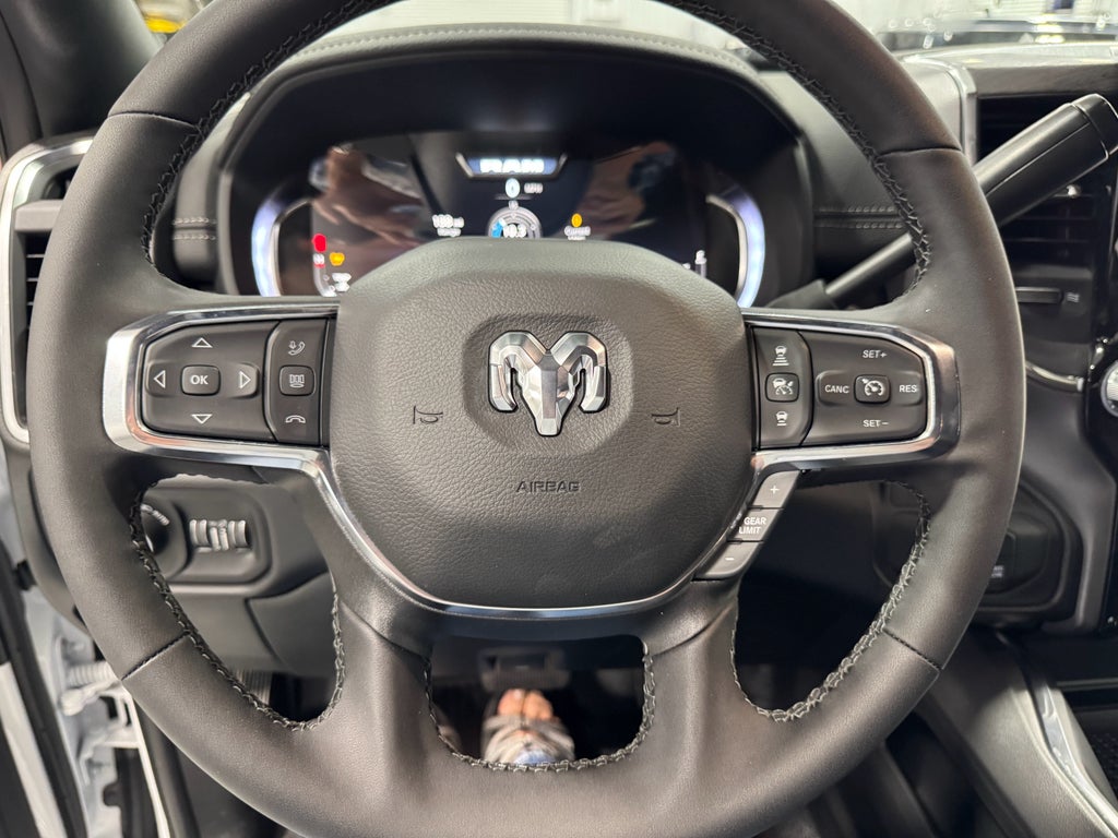 2025 RAM 4500 Chassis Big Horn 4x4 Crew Cab 60" CA 173.4" WB