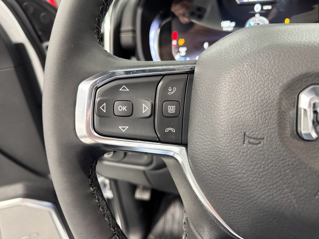 2025 RAM 4500 Chassis Big Horn 4x4 Crew Cab 60" CA 173.4" WB