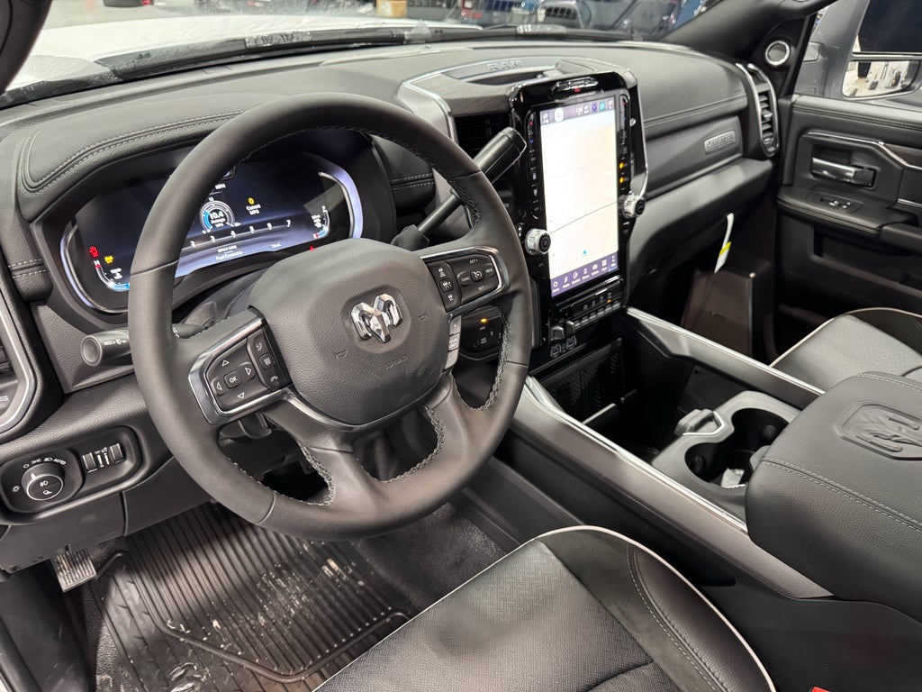 2025 RAM 4500 Chassis Big Horn 4x4 Crew Cab 60" CA 173.4" WB