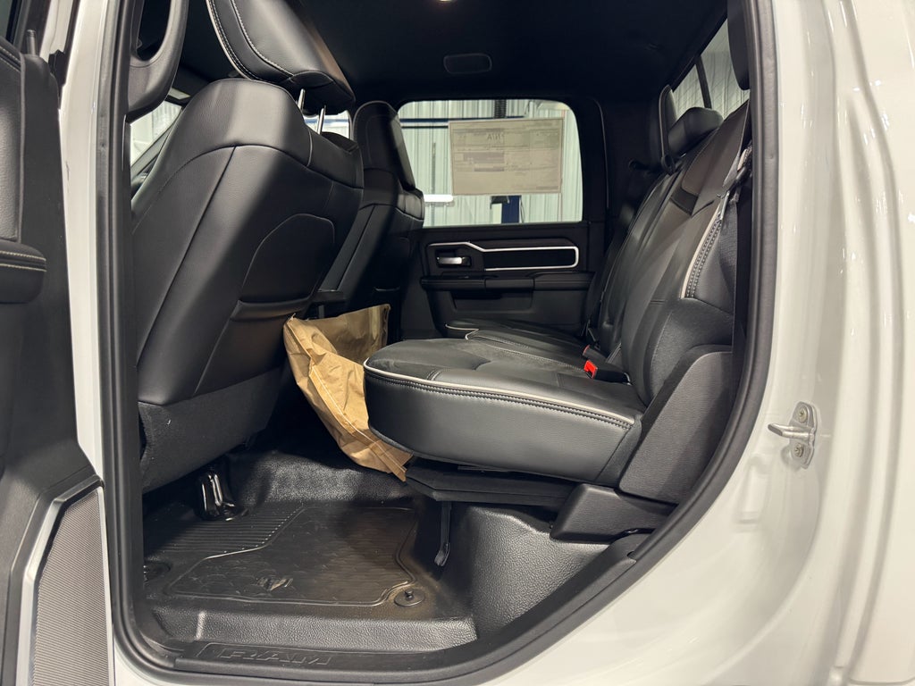 2025 RAM 4500 Chassis Big Horn 4x4 Crew Cab 60" CA 173.4" WB