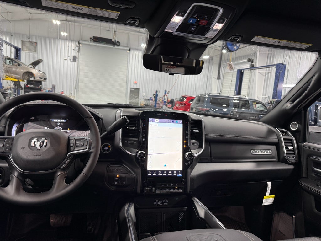 2025 RAM 4500 Chassis Big Horn 4x4 Crew Cab 60" CA 173.4" WB