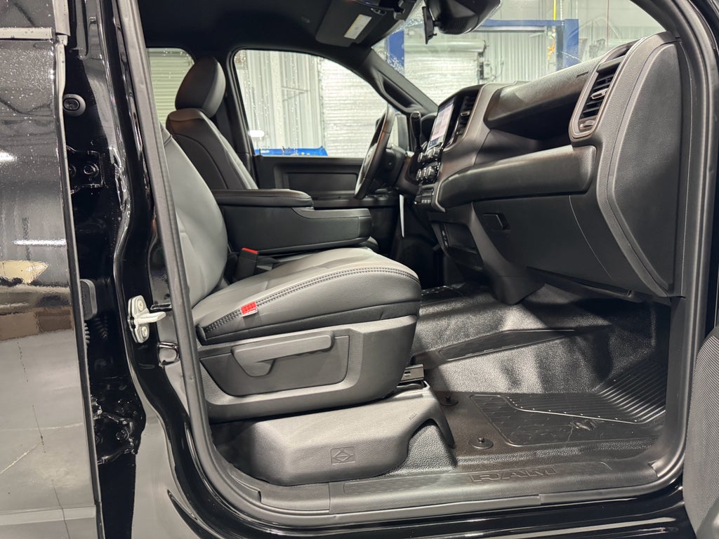 2025 RAM 4500 Chassis Tradesman 4x4 Crew Cab 60" CA 173.4" WB