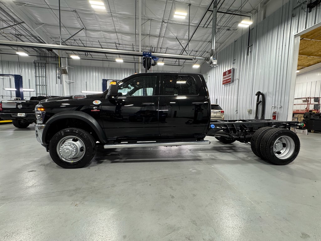 2025 RAM 4500 Chassis Tradesman 4x4 Crew Cab 60" CA 173.4" WB