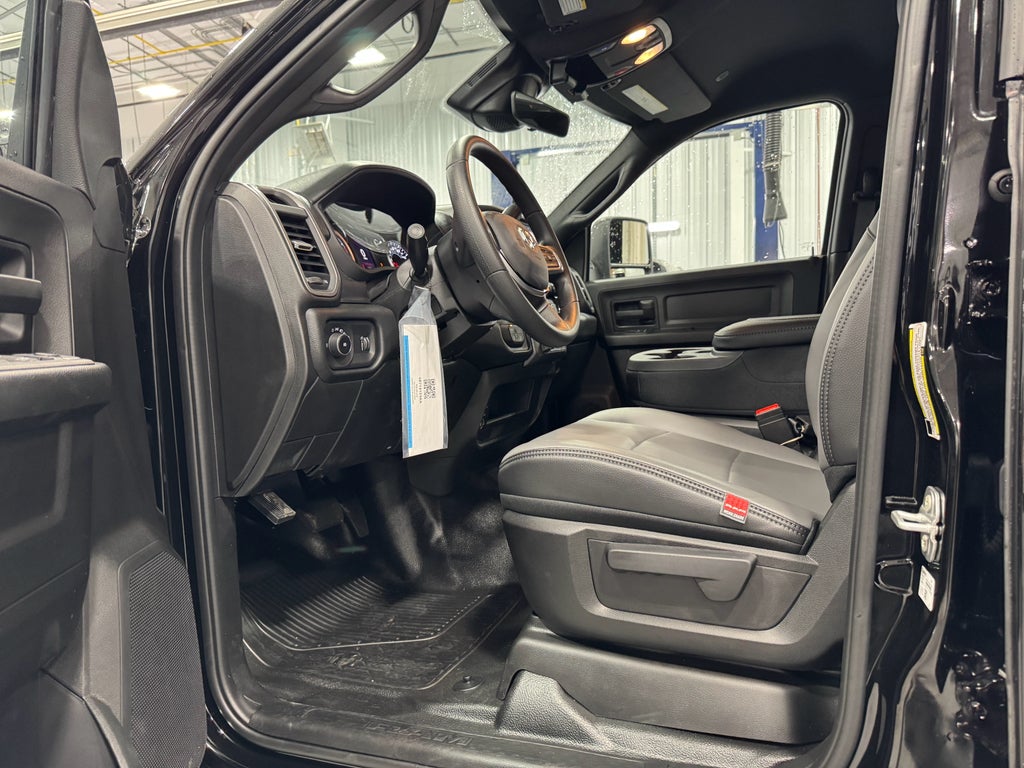 2025 RAM 4500 Chassis Tradesman 4x4 Crew Cab 60" CA 173.4" WB