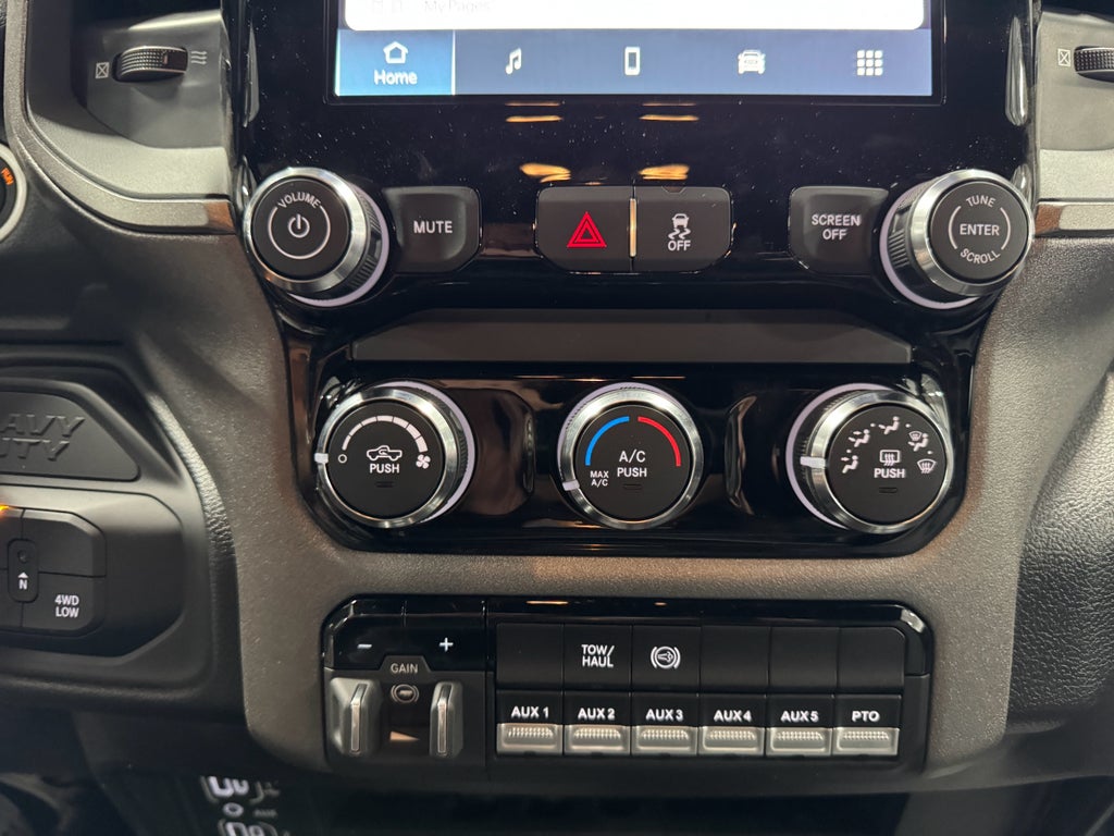 2025 RAM 4500 Chassis Tradesman 4x4 Crew Cab 60" CA 173.4" WB