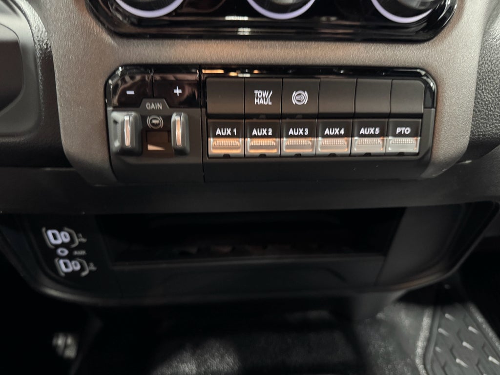 2025 RAM 4500 Chassis Tradesman 4x4 Crew Cab 60" CA 173.4" WB