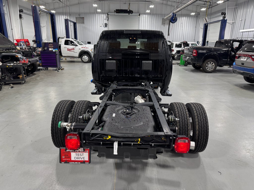 2025 RAM 4500 Chassis Tradesman 4x4 Crew Cab 60" CA 173.4" WB