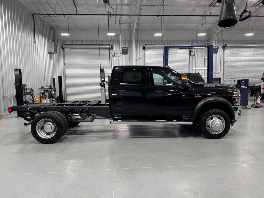 2025 RAM 4500 Chassis Tradesman 4x4 Crew Cab 60" CA 173.4" WB