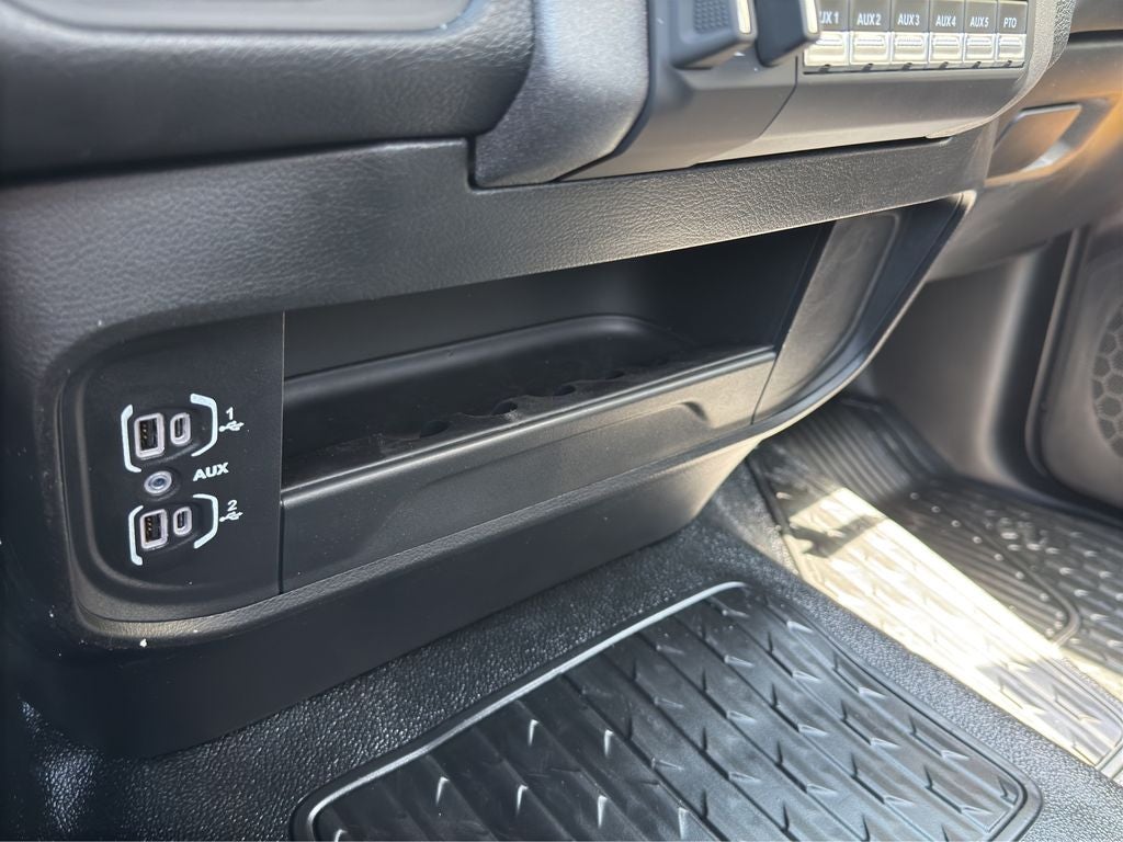 2027 RAM 5500 Chassis Tradesman 4x4 Reg Cab 84" CA 168.5" WB