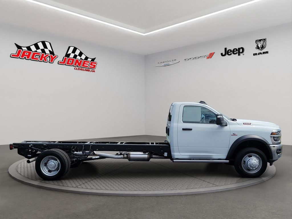 2026 RAM 5500 Chassis Tradesman 4x4 Reg Cab 120" CA 204.5" WB