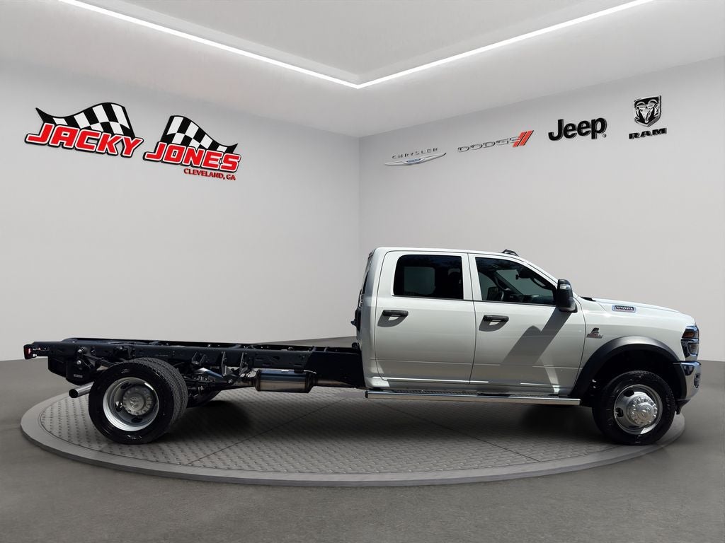 2026 RAM 5500 Chassis Tradesman 4x4 Crew Cab 84" CA 197.4" WB