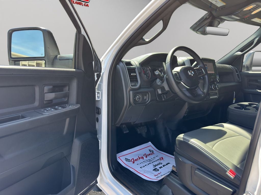 2026 RAM 5500 Chassis Tradesman 4x4 Crew Cab 84" CA 197.4" WB