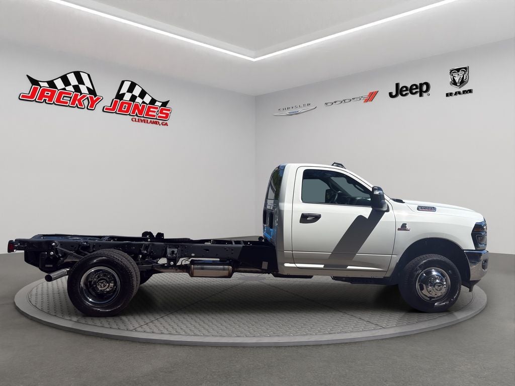 2026 RAM 3500 Chassis Tradesman 4WD Reg Cab 84" CA 167.5" WB