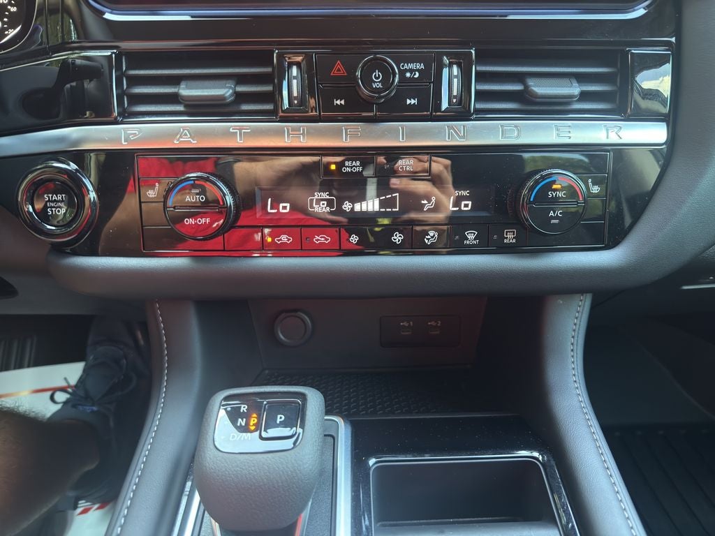 2026 Nissan Pathfinder SV