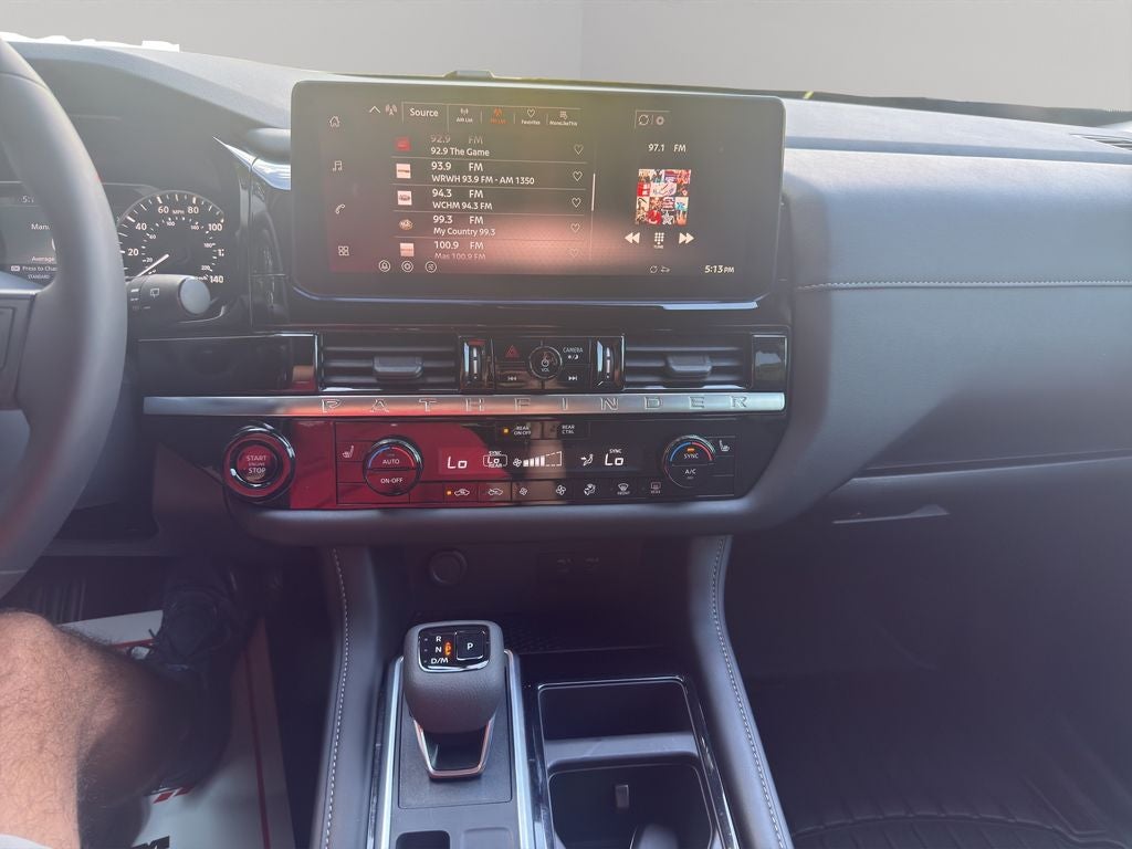 2026 Nissan Pathfinder SV