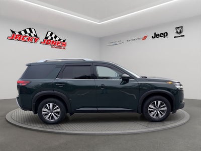 2022 Nissan Pathfinder SL