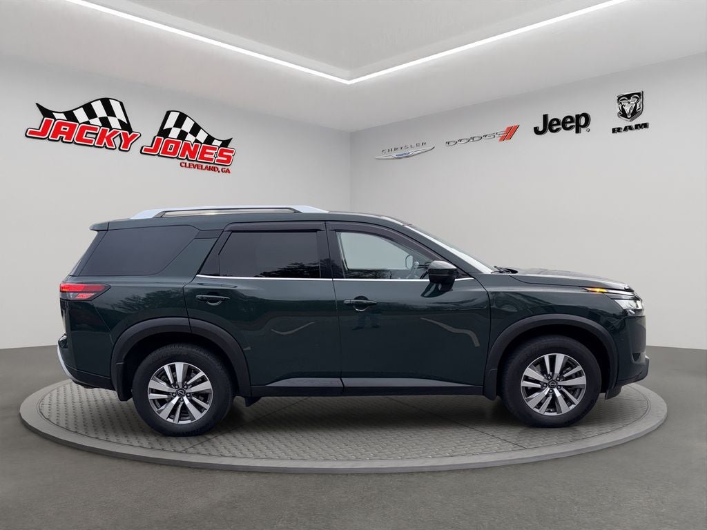2022 Nissan Pathfinder SL