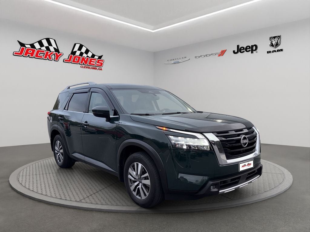 2022 Nissan Pathfinder SL