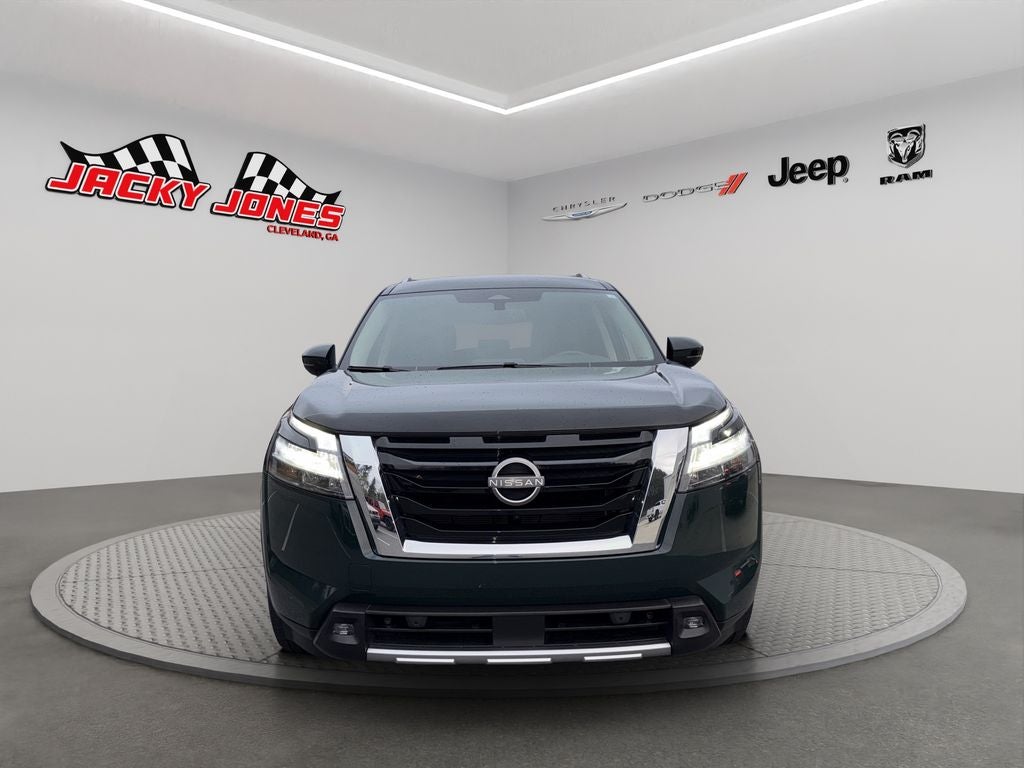2022 Nissan Pathfinder SL
