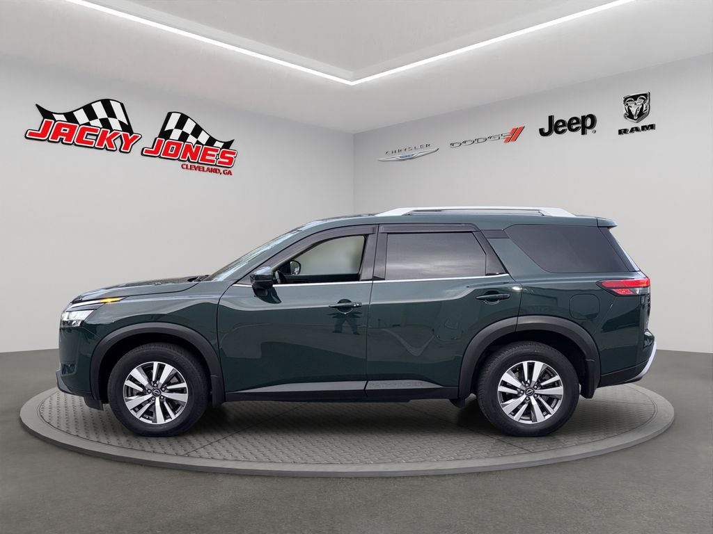 2022 Nissan Pathfinder SL