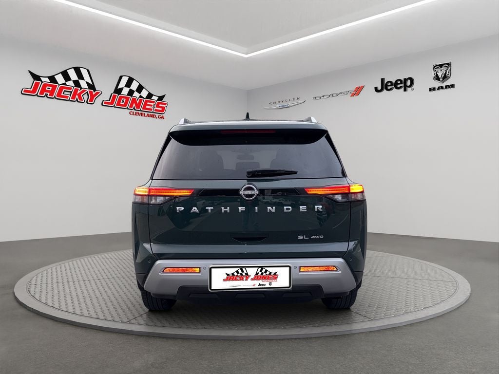 2022 Nissan Pathfinder SL