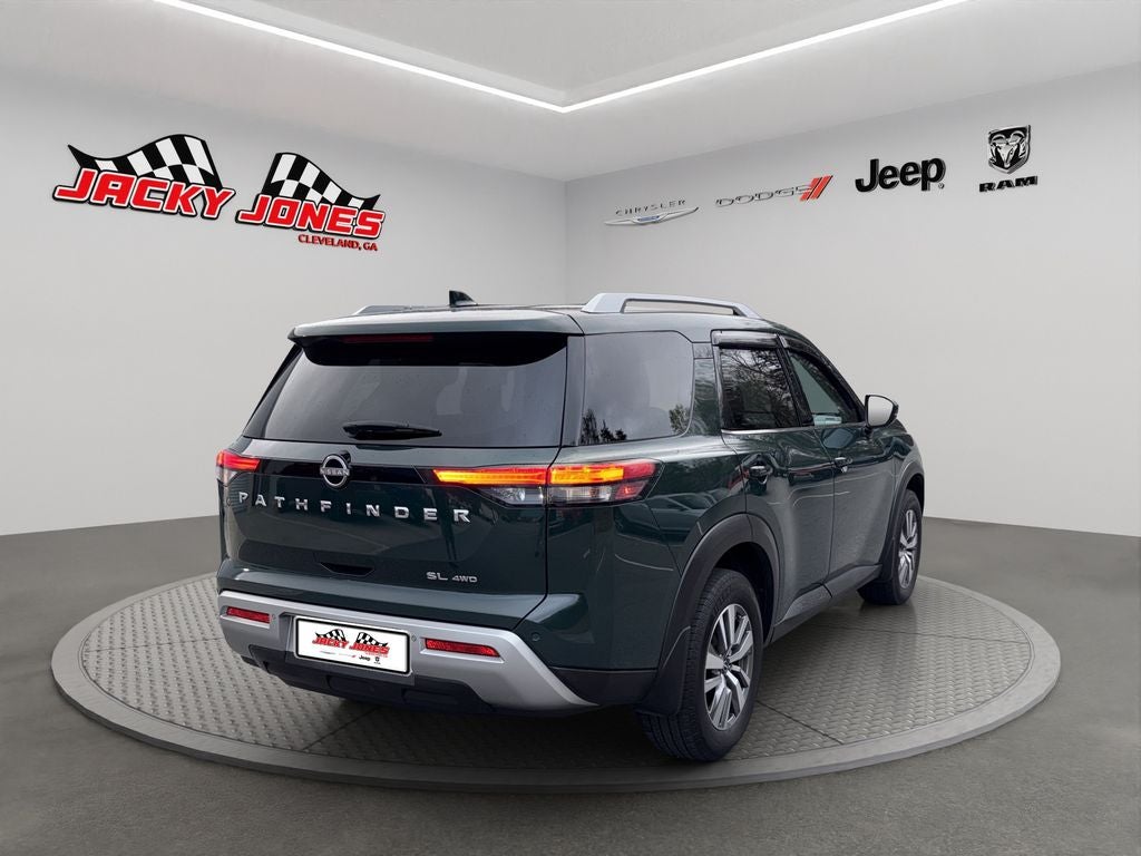 2022 Nissan Pathfinder SL