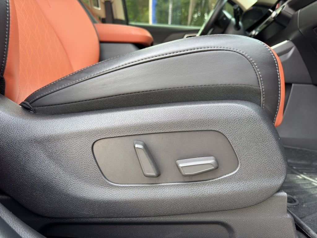 2025 Kia Carnival SX
