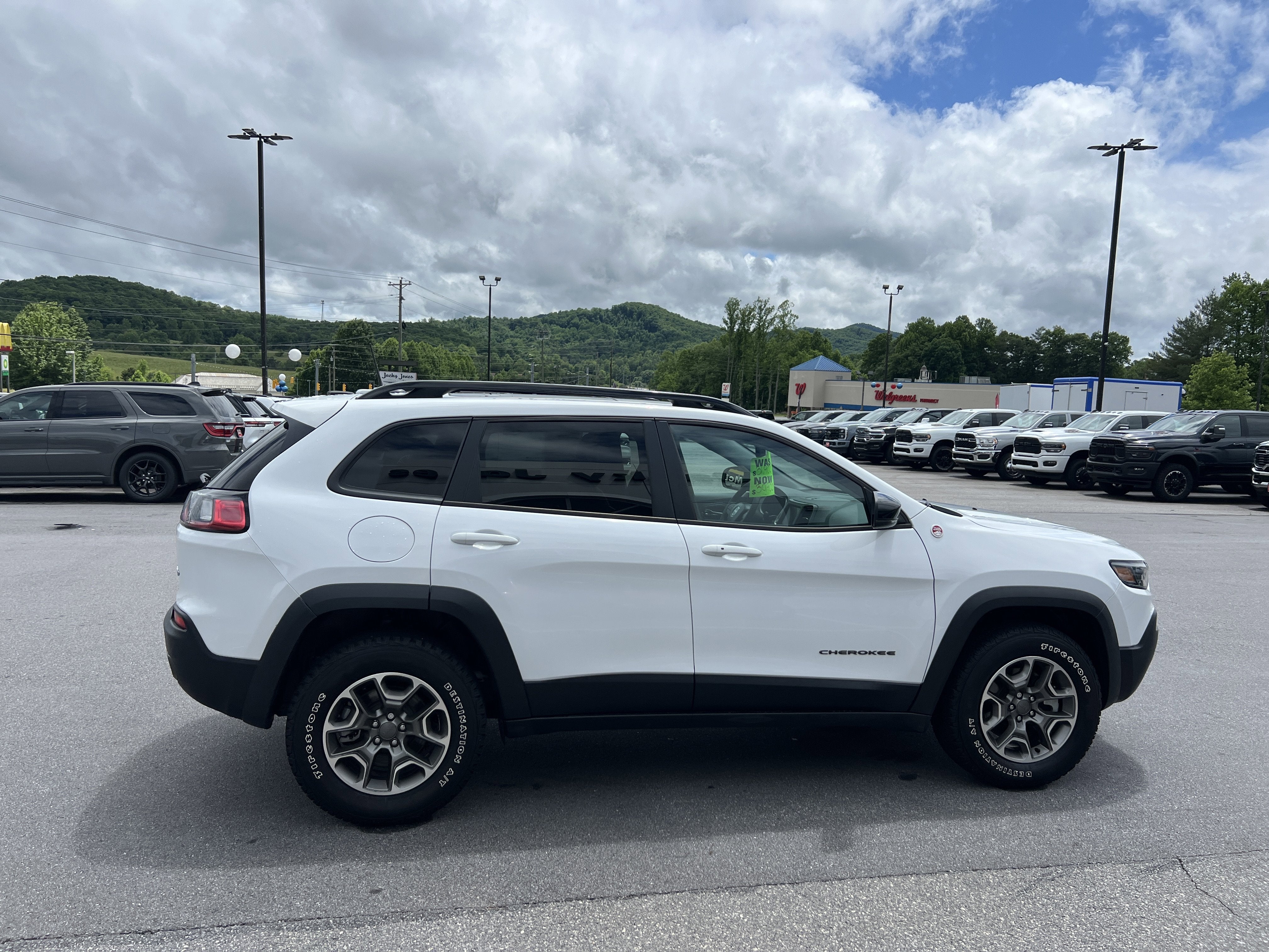 2022 Jeep Cherokee Trailhawk