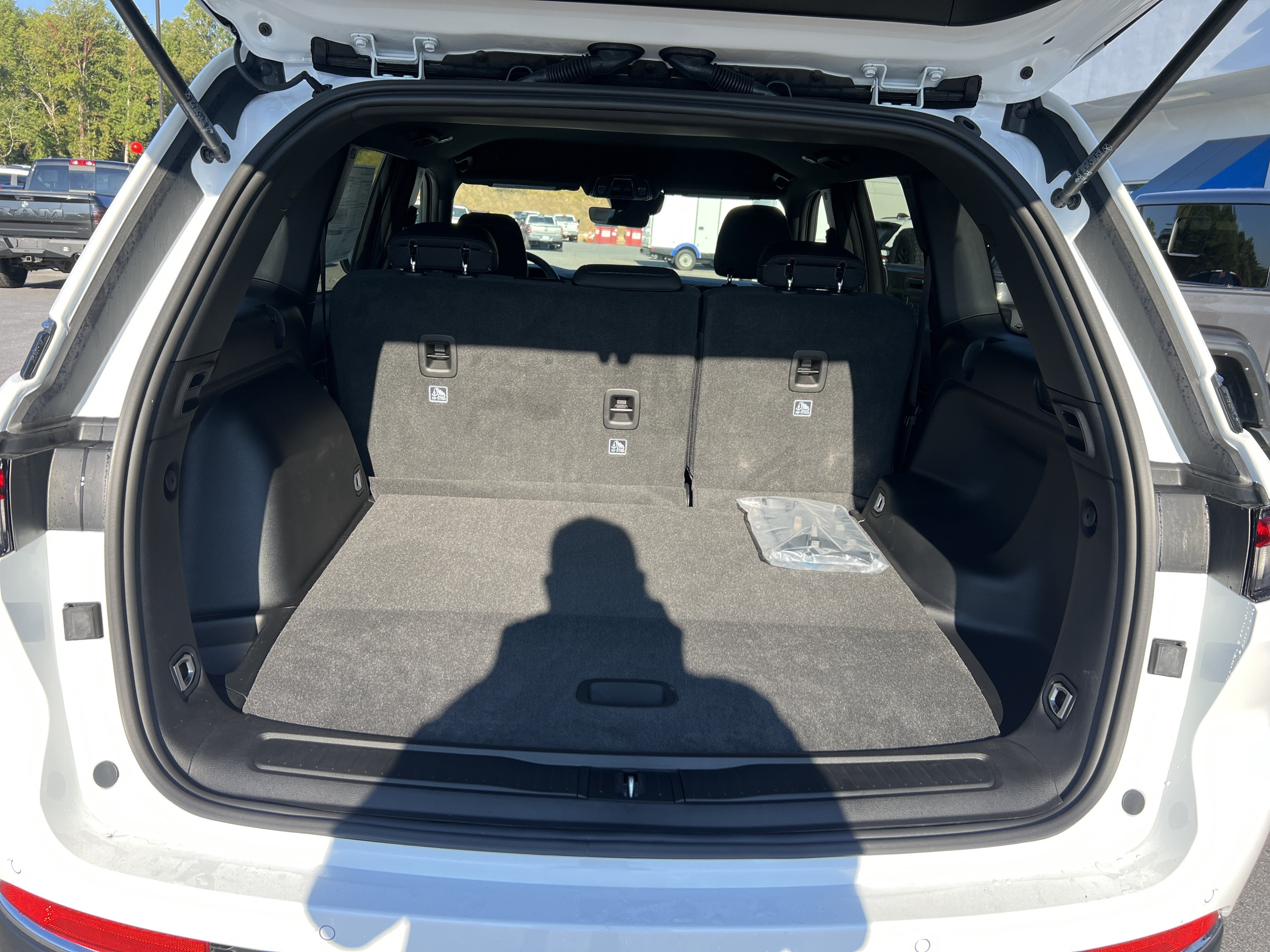 2027 Jeep Grand Cherokee Laredo