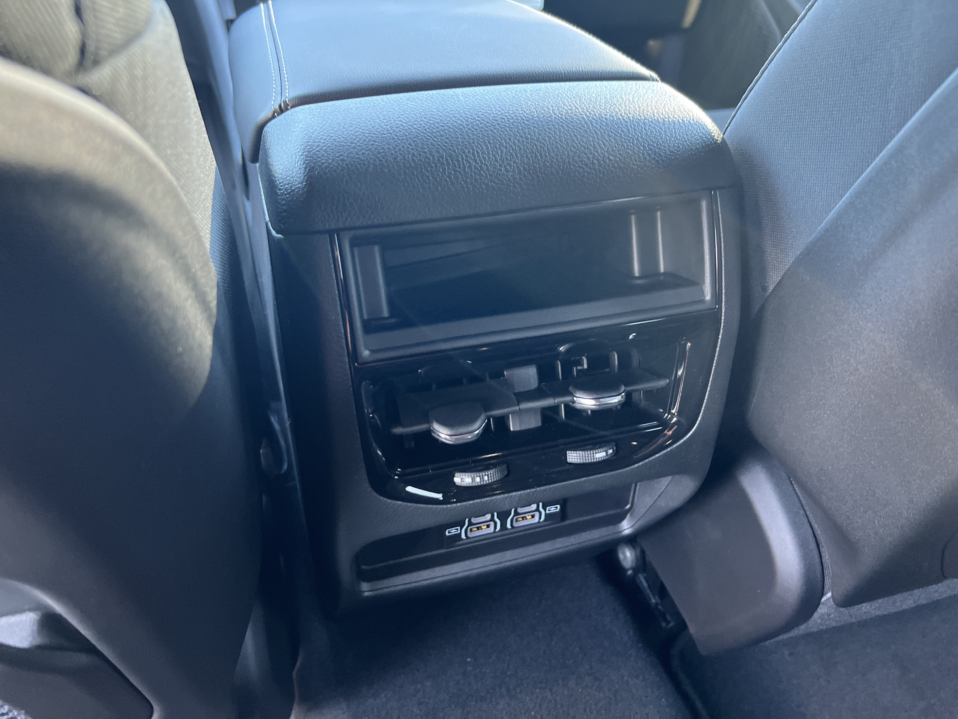 2027 Jeep Grand Cherokee Laredo