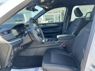 2027 Jeep Grand Cherokee Laredo