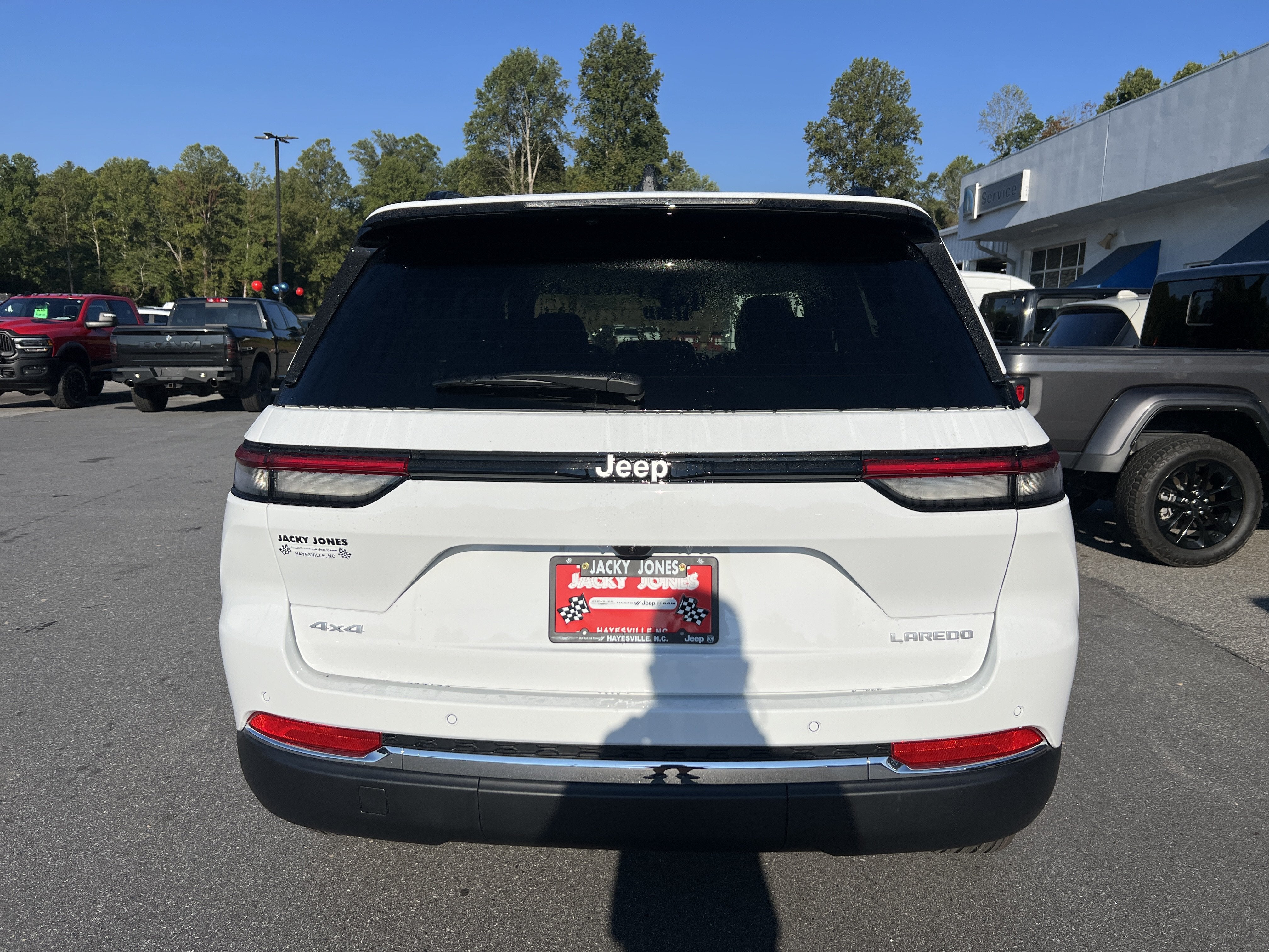 2027 Jeep Grand Cherokee Laredo
