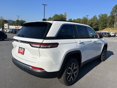 2027 Jeep Grand Cherokee Laredo