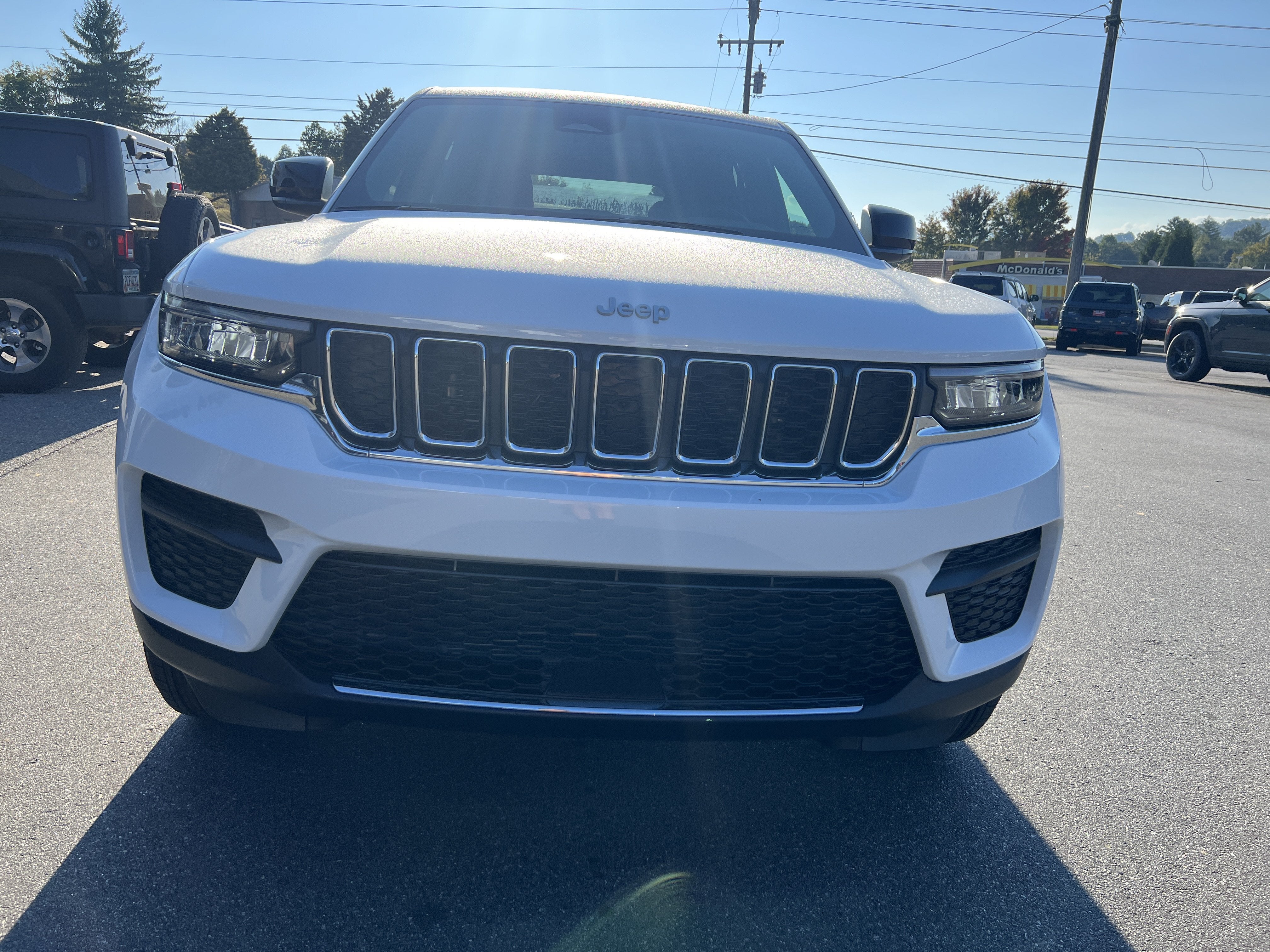 2027 Jeep Grand Cherokee Laredo