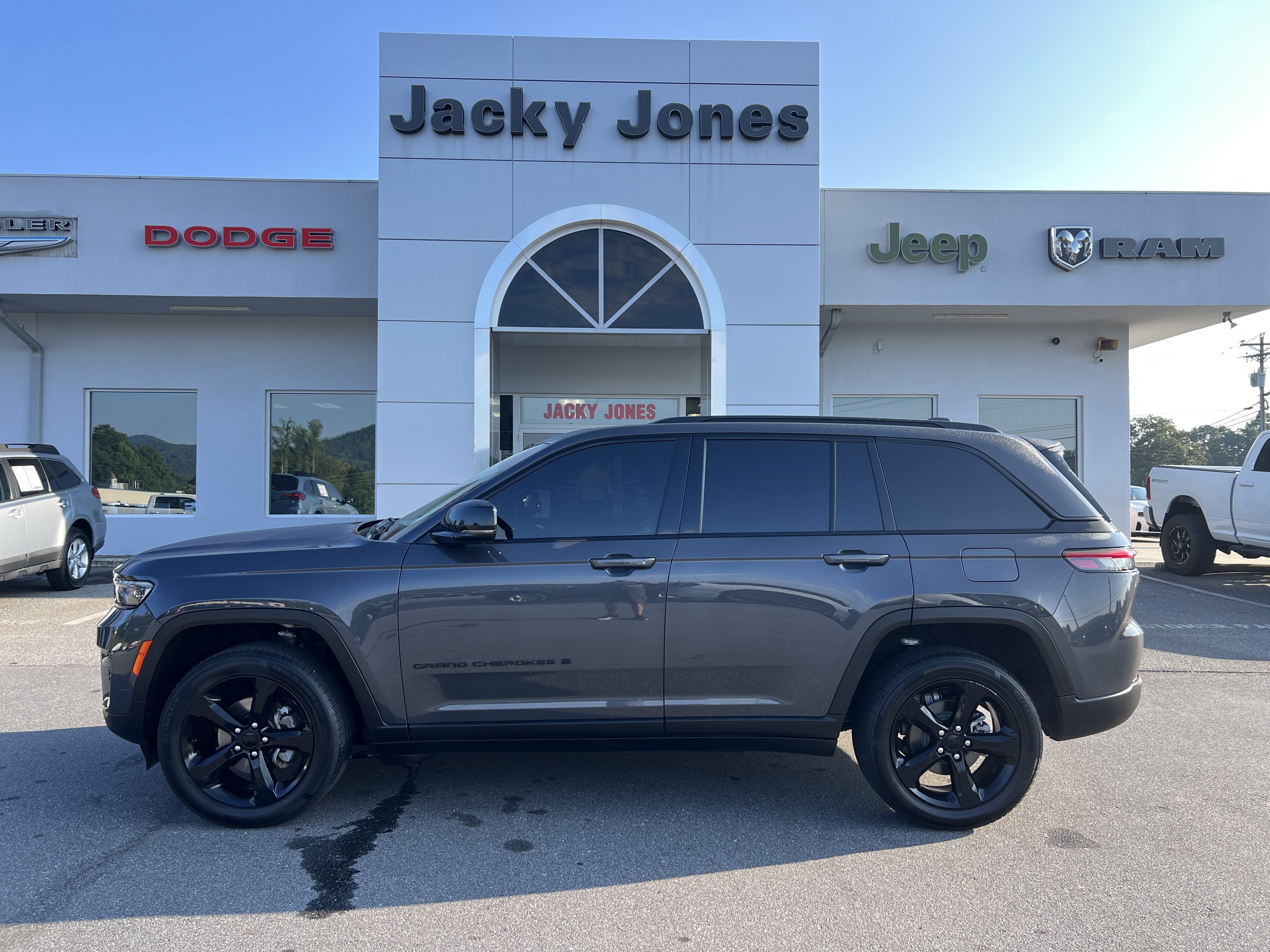 2023 Jeep Grand Cherokee Altitude