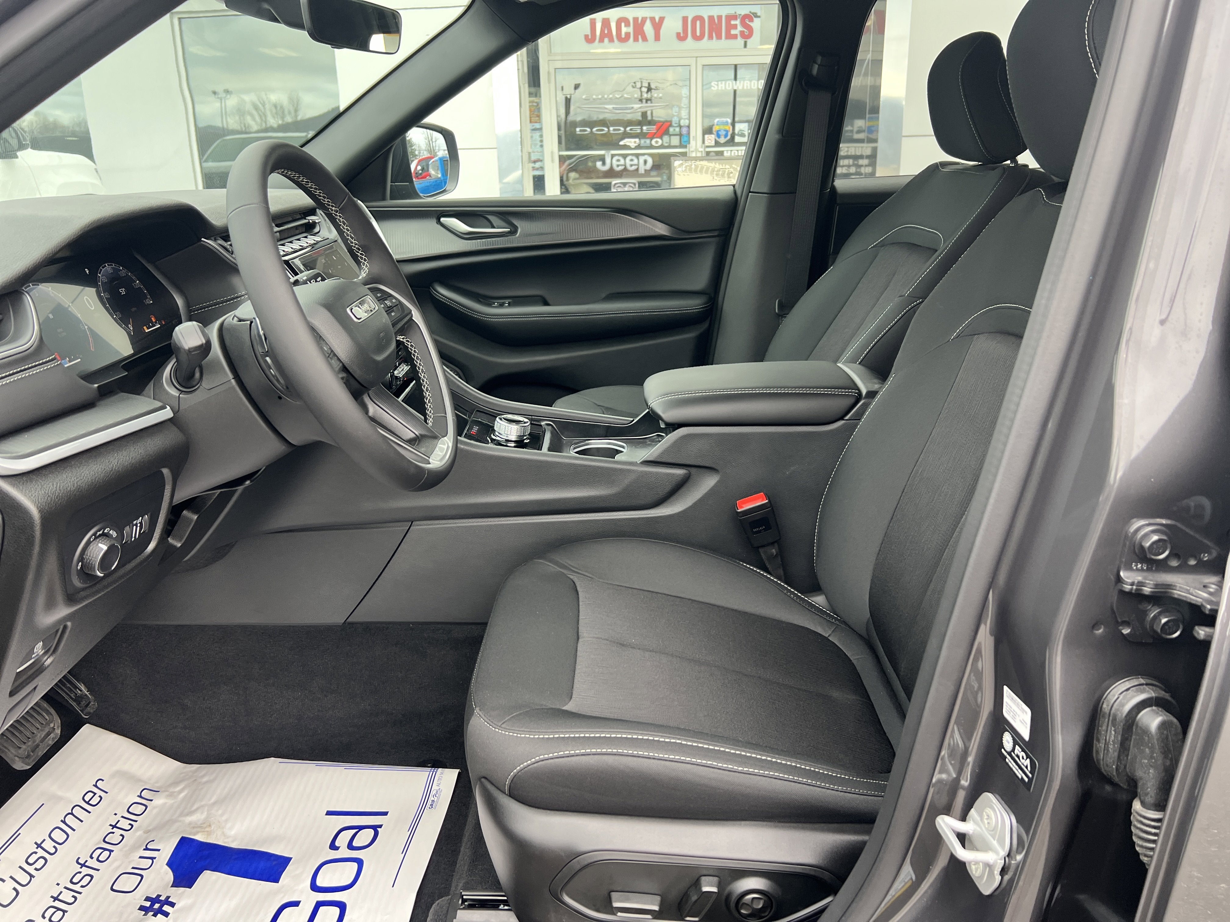 2025 Jeep Grand Cherokee Laredo X