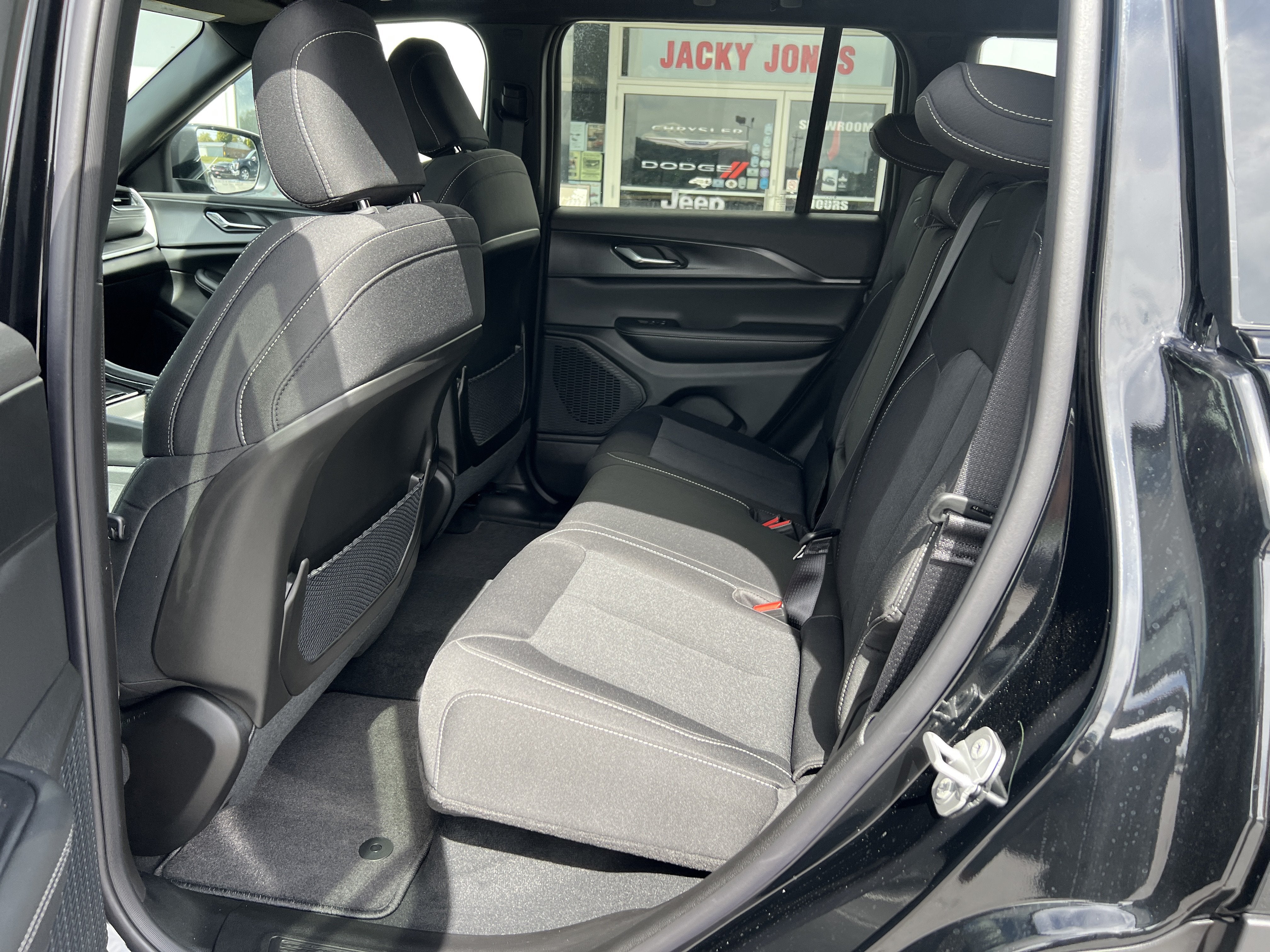 2027 Jeep Grand Cherokee Laredo X