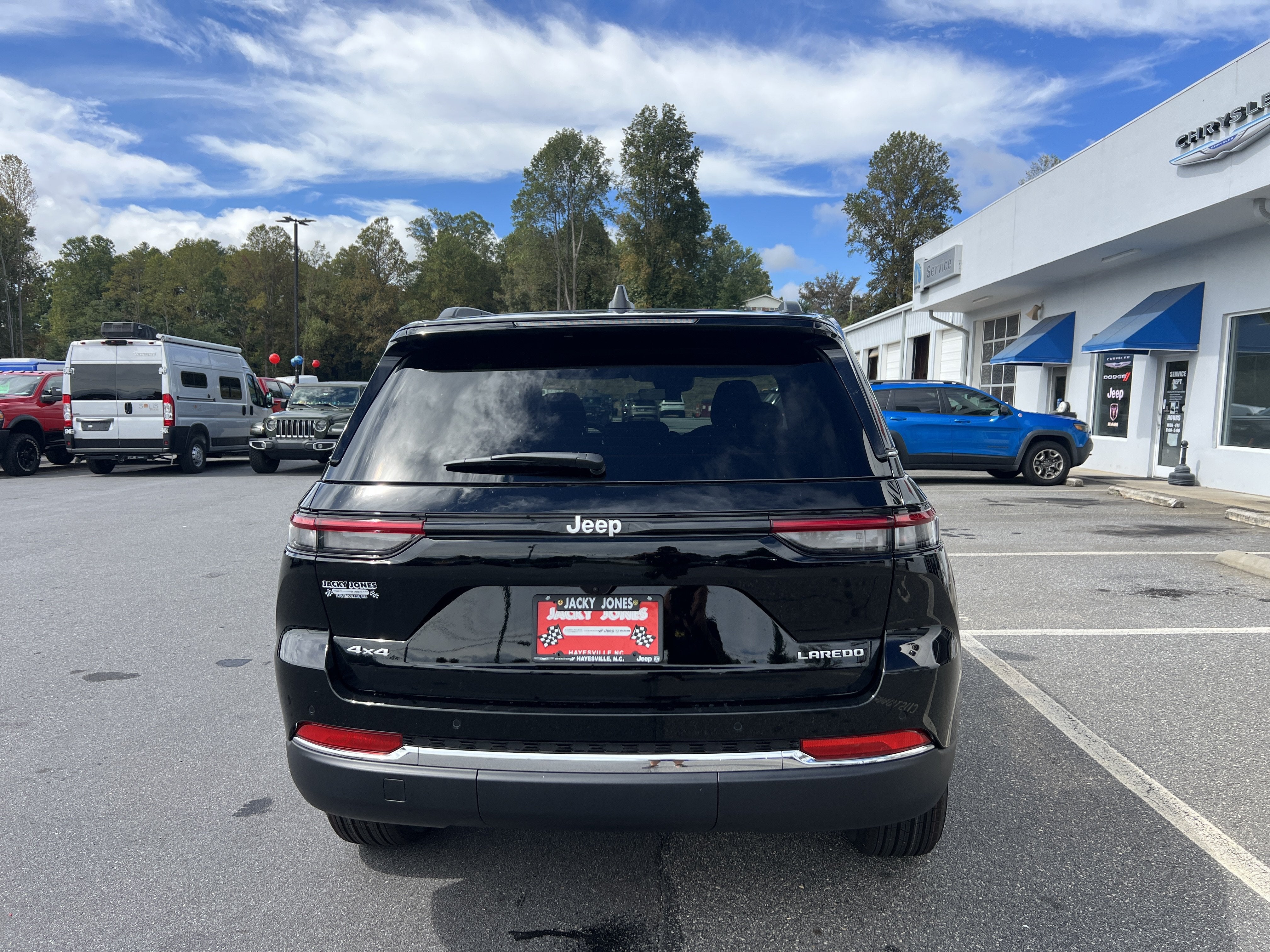 2027 Jeep Grand Cherokee Laredo X