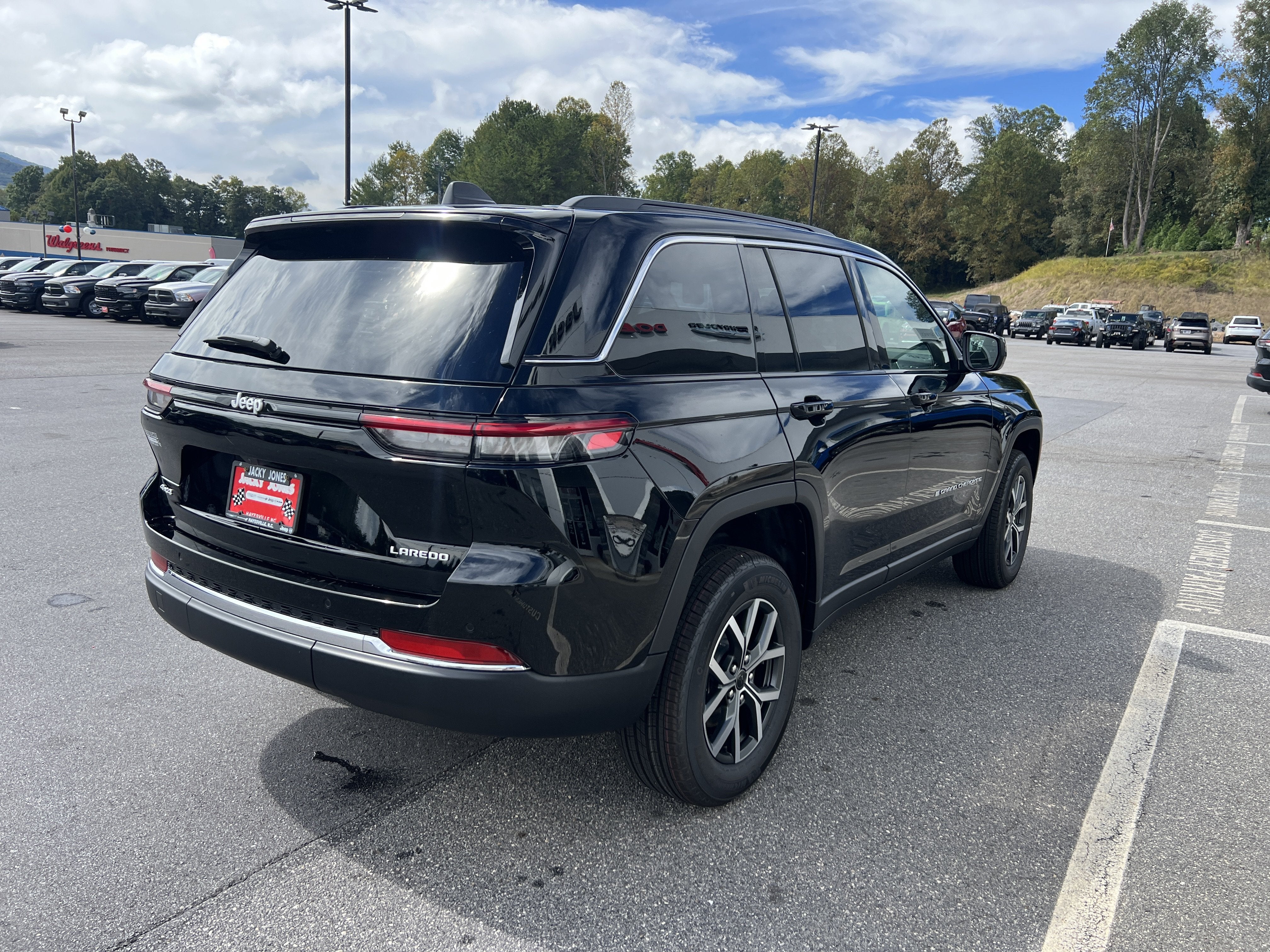 2027 Jeep Grand Cherokee Laredo X