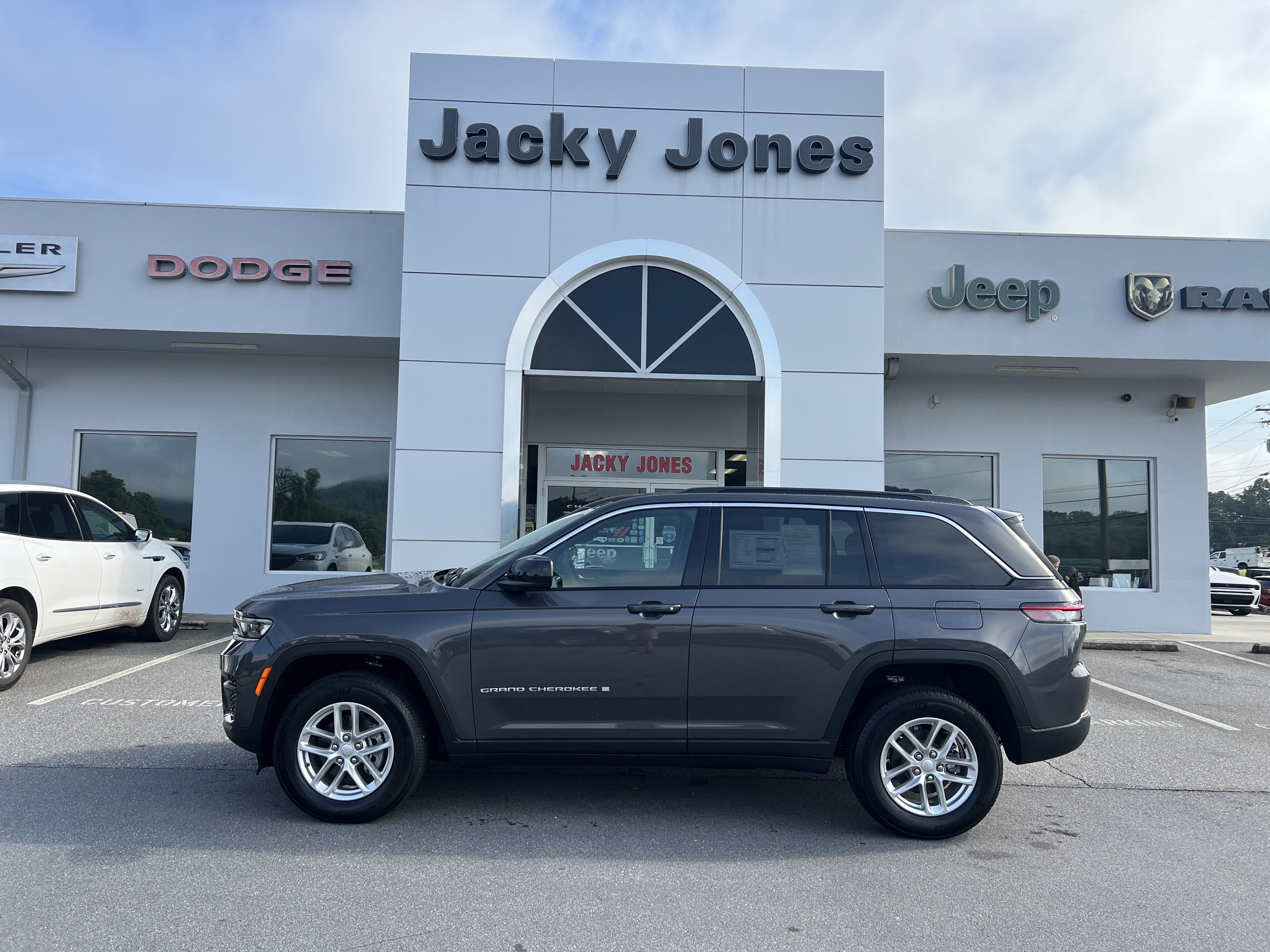 2025 Jeep Grand Cherokee Laredo X