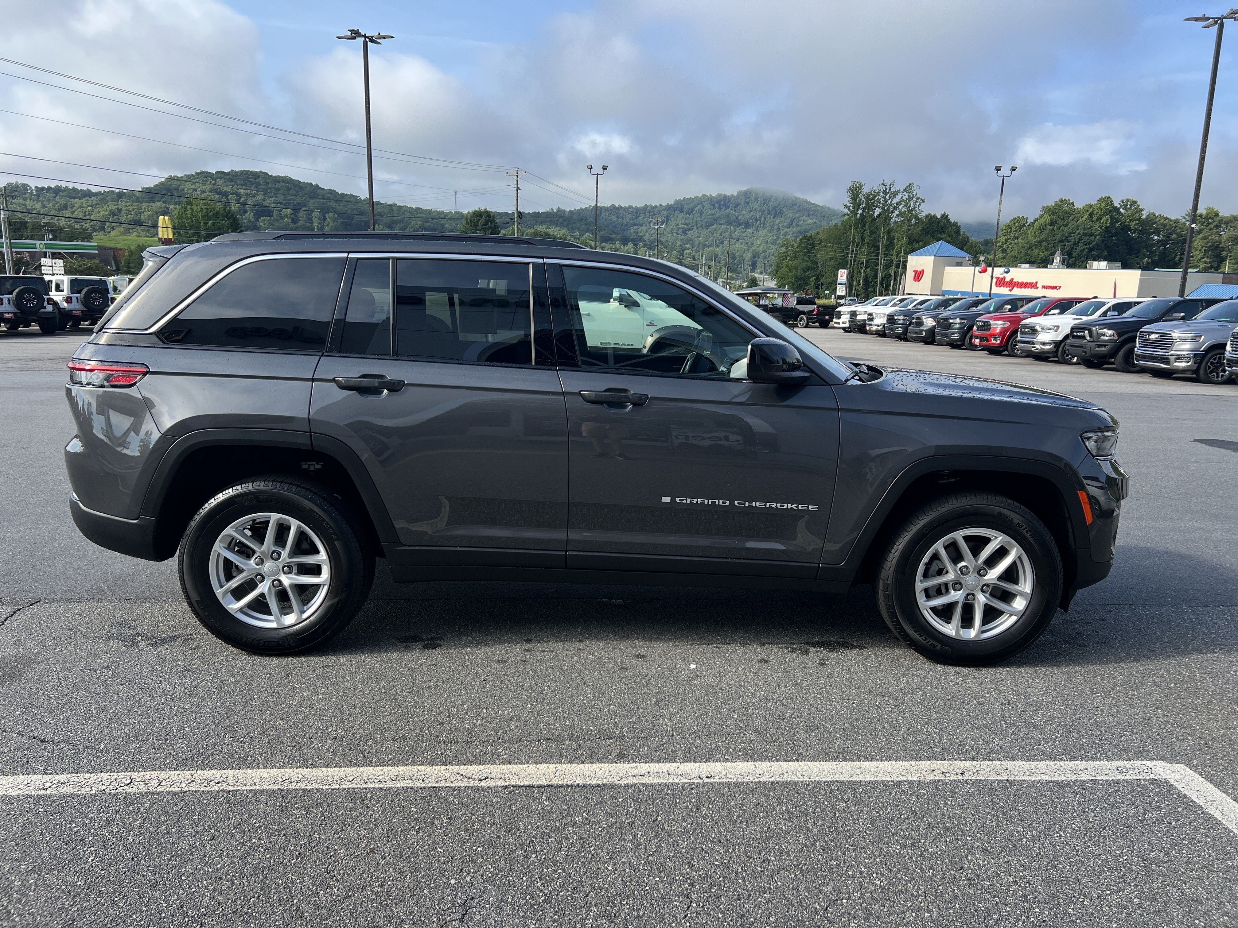 2025 Jeep Grand Cherokee Laredo X