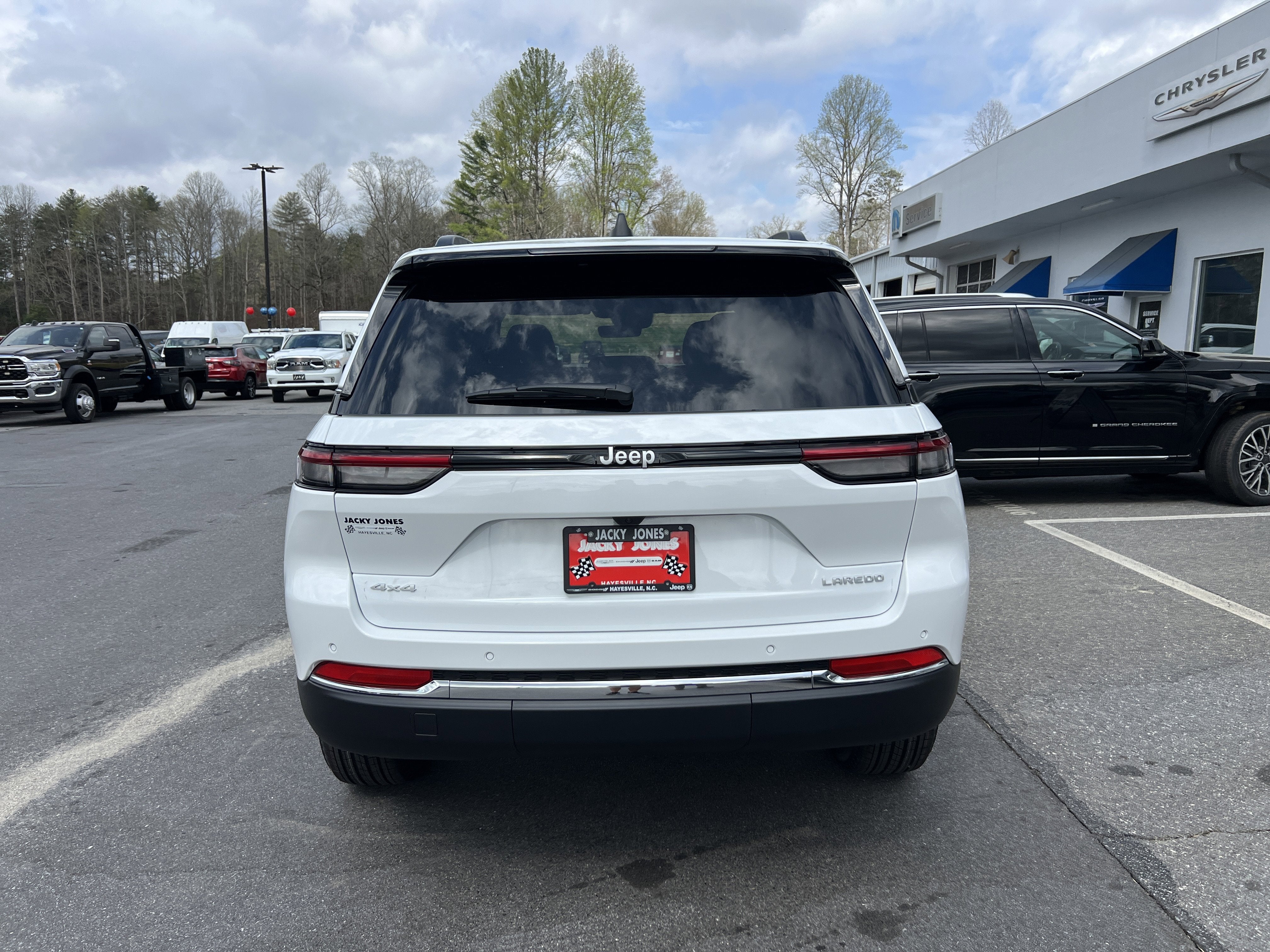 2026 Jeep Grand Cherokee Laredo